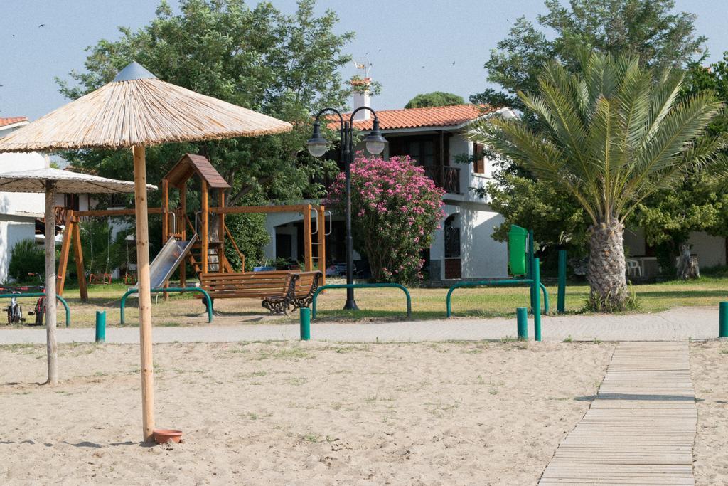 Mikiverna Houses By Miltiadis Kalyves Polygyrou Exterior photo